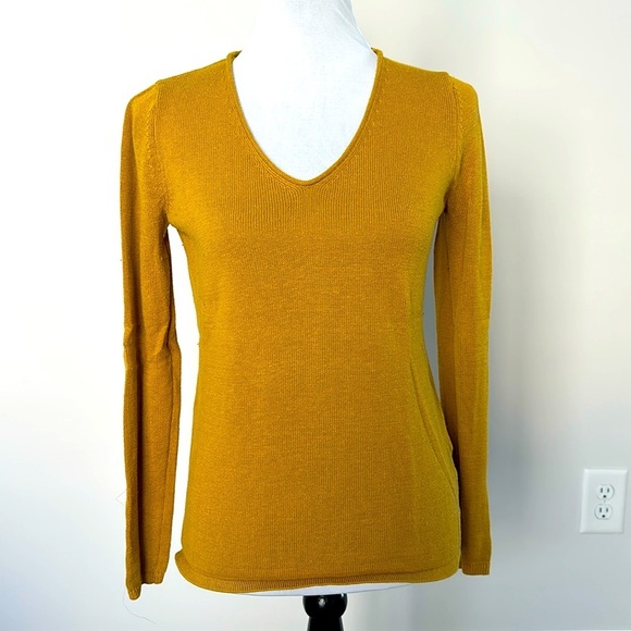 Old Navy Gold V-Neck Sweater Sz SM - Picture 1 of 4